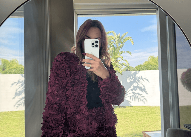 conjunto de color granate estilo dalia